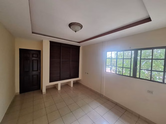 FP/ Casa esquinera remodelada en Reparto Los Arcos - Imagen 4