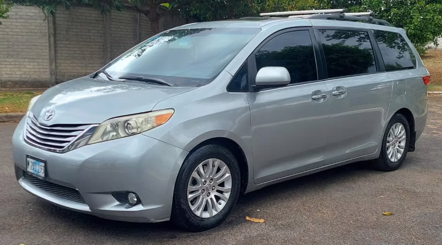 TOYOTA SIENNA 2015