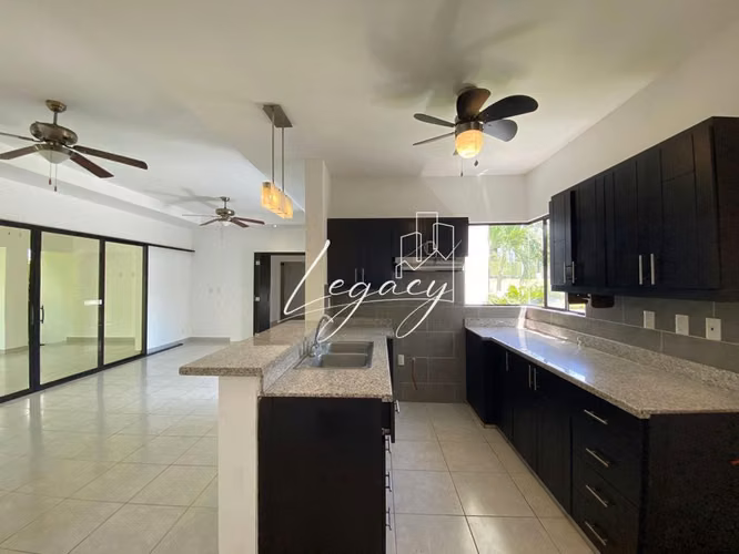 AG-Casa en renta en Santo Domingo