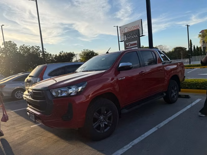 Rento Camioneta Hilux
