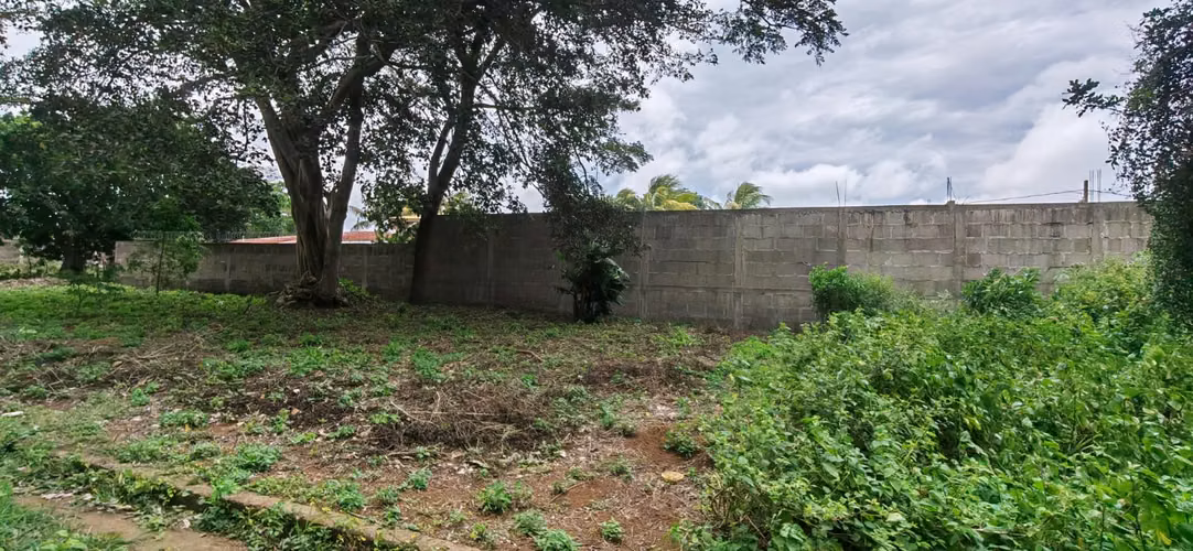 TERRENO EN VENTA DENTRO DE RESIDENCIAL LOS CIPRÉS, DIRIAMBA.
