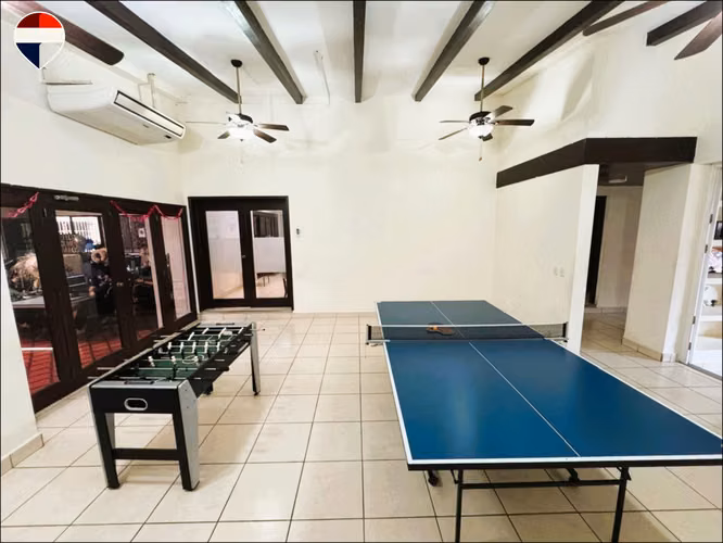 Versátil Propiedad Comercial en Los Robles