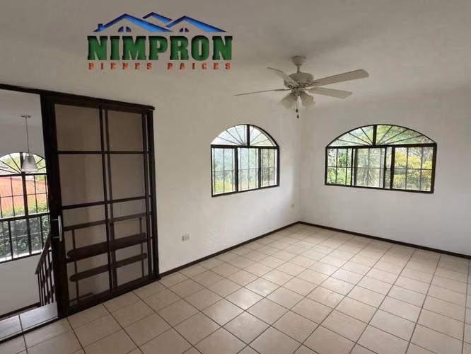 Se vende Casa en Santo Domingo a 3 minutos de galerías