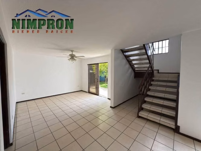 Se vende Casa en Santo Domingo a 3 minutos de galerías