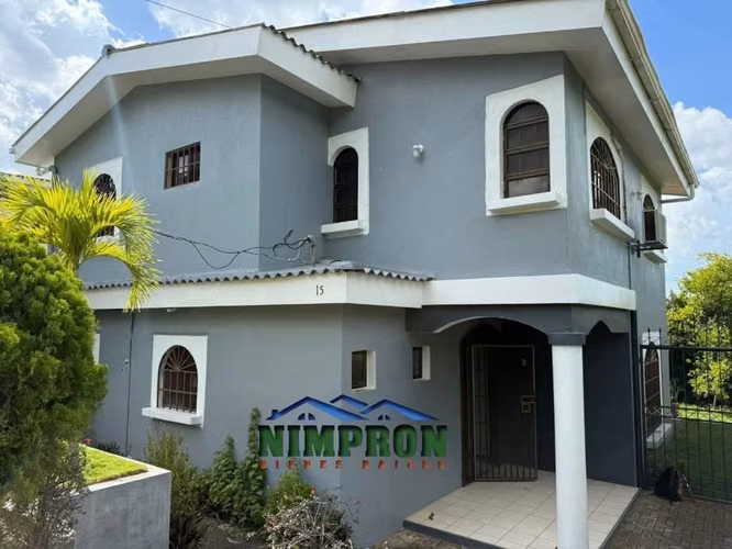 Se vende Casa en Santo Domingo a 3 minutos de galerías