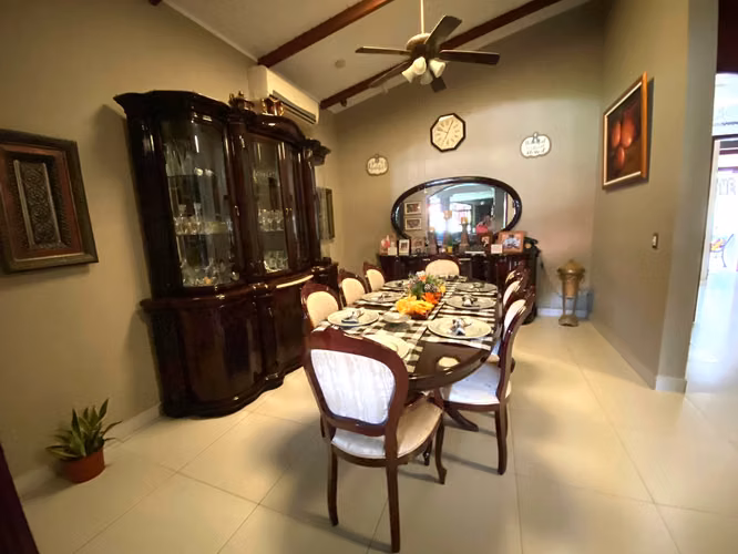 Venta de casa en Las Colinas