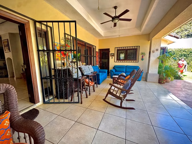 Venta de Casa con Piscina en Santo Domingo