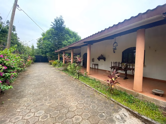 Venta de casa  en Carretera Vieja a León