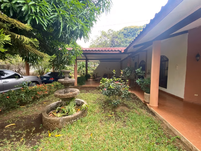 Venta de casa  en Carretera Vieja a León