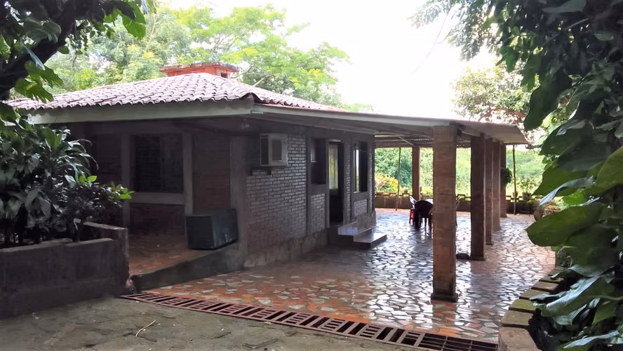 Country house for sale on the old road to León