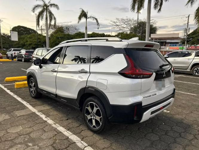 MITSUBISHI XPANDER CROSS AUTOMATICA FULL EXTRAS 2022
