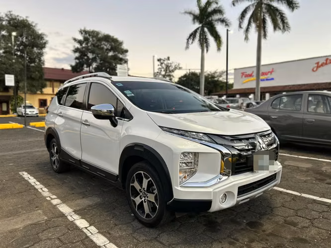 MITSUBISHI XPANDER CROSS AUTOMATICA FULL EXTRAS 2022