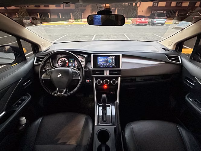 MITSUBISHI XPANDER CROSS AUTOMATICA FULL EXTRAS 2022