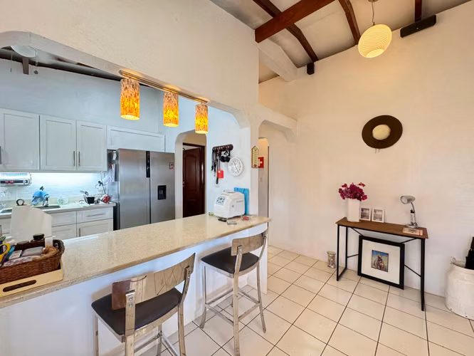 Venta de casa con vista al mar en Pochomil