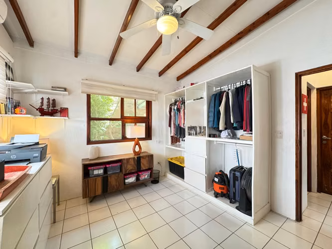 Venta de casa con vista al mar en Pochomil