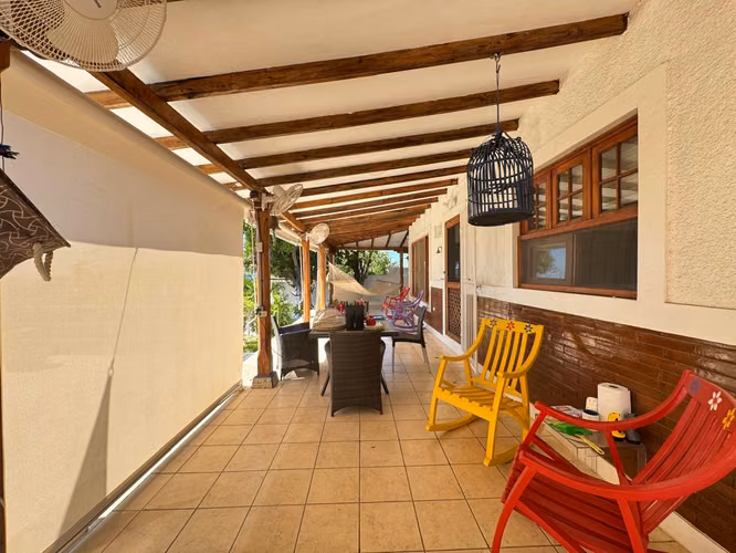 Venta de casa con vista al mar en Pochomil