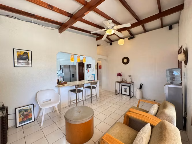 Venta de casa con vista al mar en Pochomil