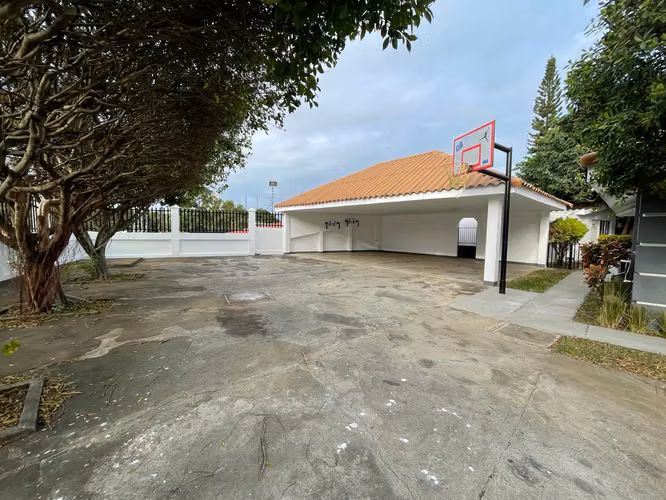 Venta de hermosa casa con piscina en Santo Domingo - Imagen 5