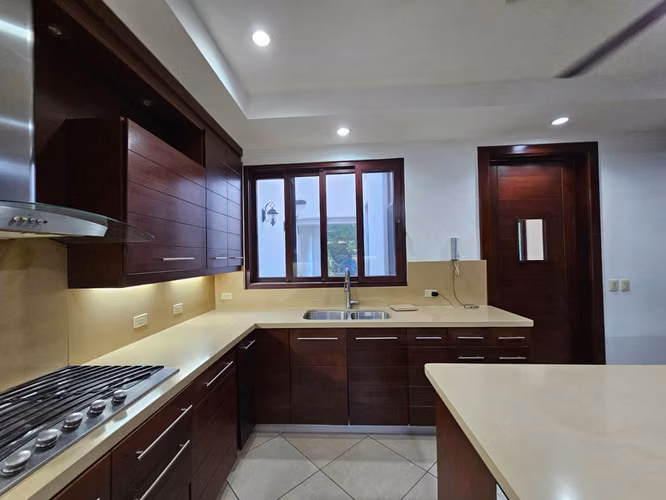 Venta de bella casa contemporánea en Carretera Sur