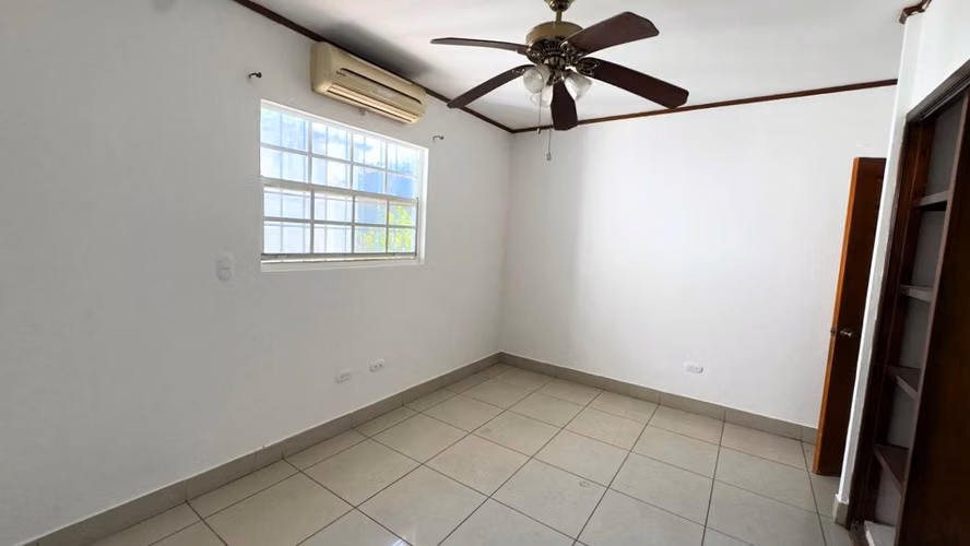 KC -  Casa en venta en Las Cumbres - Imagen 2