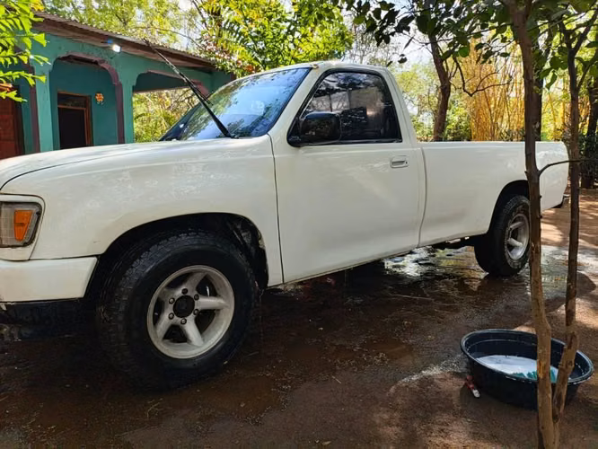 Toyota T100 94 – Potencia, resistencia y lista para trabajar 