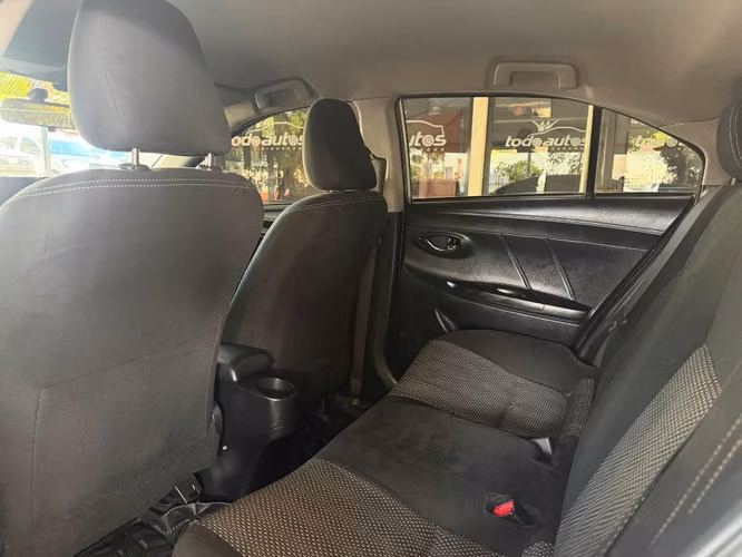 Toyota Yaris año 2015