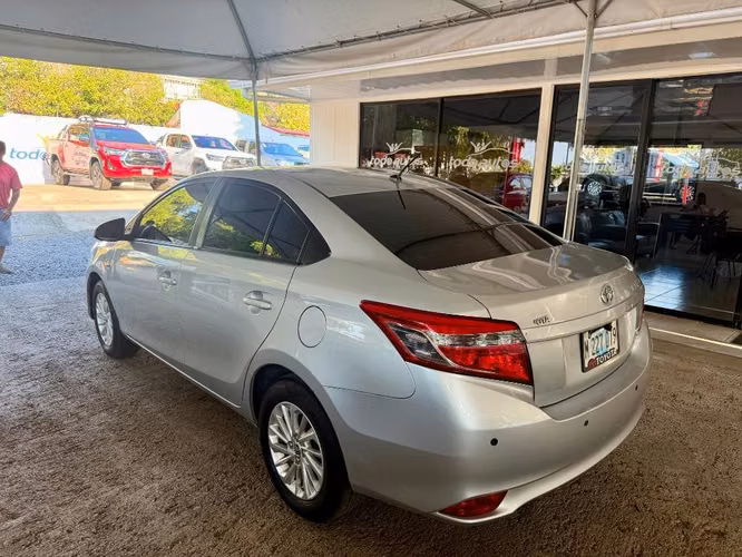 Toyota Yaris año 2015
