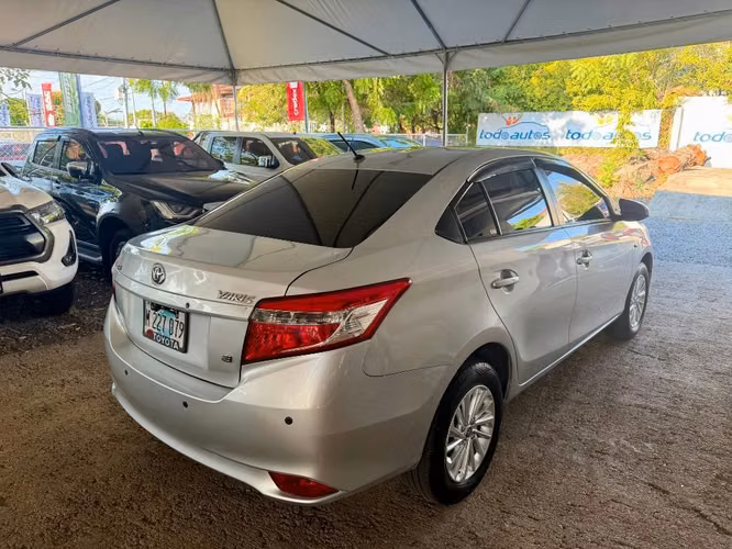 Toyota Yaris año 2015