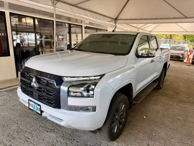Mitsubishi L200 GLS año 2025 - Imagen 4