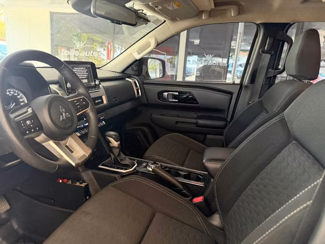 Mitsubishi L200 GLS año 2025 - Imagen 6