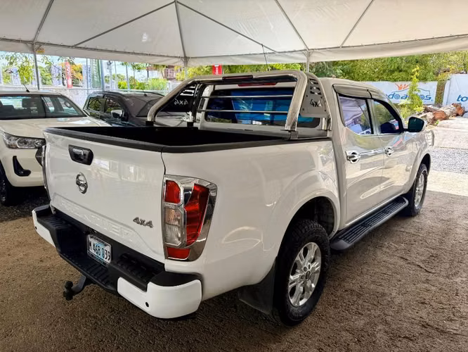 Nissan Frontier SE año 2023