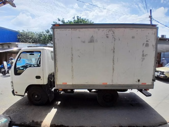 Camión Isuzu 2016