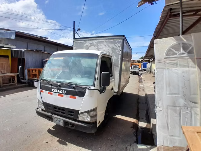 Camión Isuzu 2016