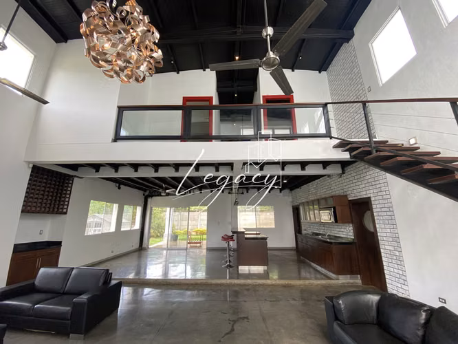 AG-casa en renta en Las Colinas