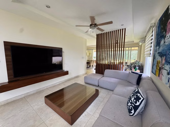 Casa en venta en Villa Fontana Sur
