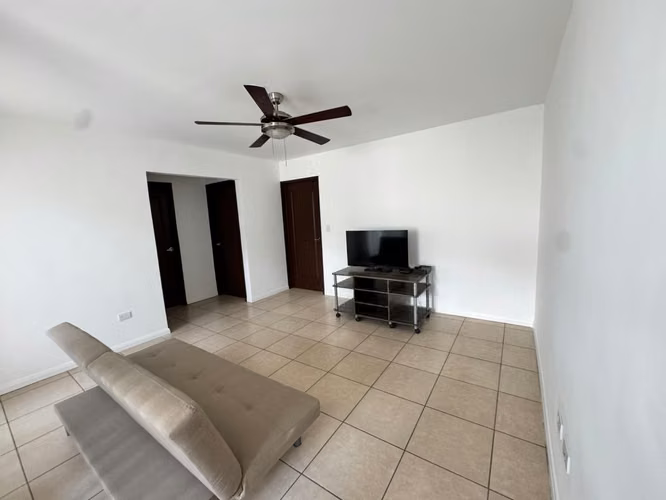 Excelente Casa en alquiler en Las Colinas, Managua