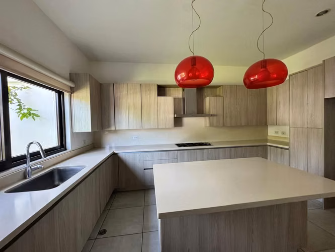 Casa en venta y alquiler en Santo Domingo