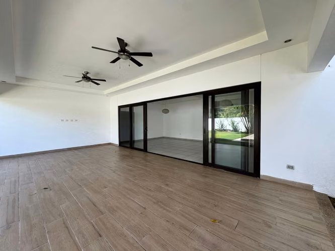 Casa en venta y alquiler en Santo Domingo