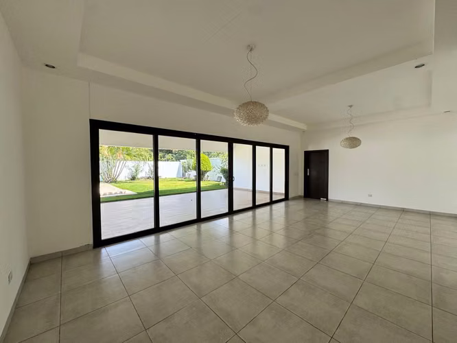 Casa en venta y alquiler en Santo Domingo