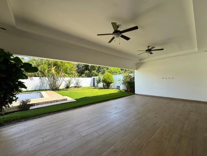 Casa en venta y alquiler en Santo Domingo