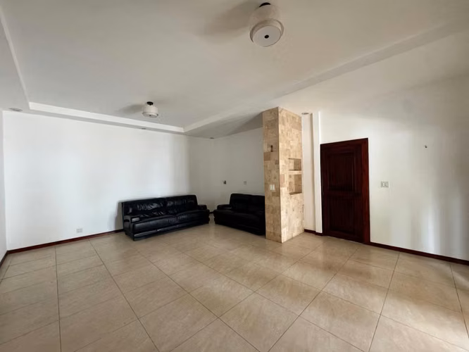 Casa en venta y alquiler en Santo Domingo