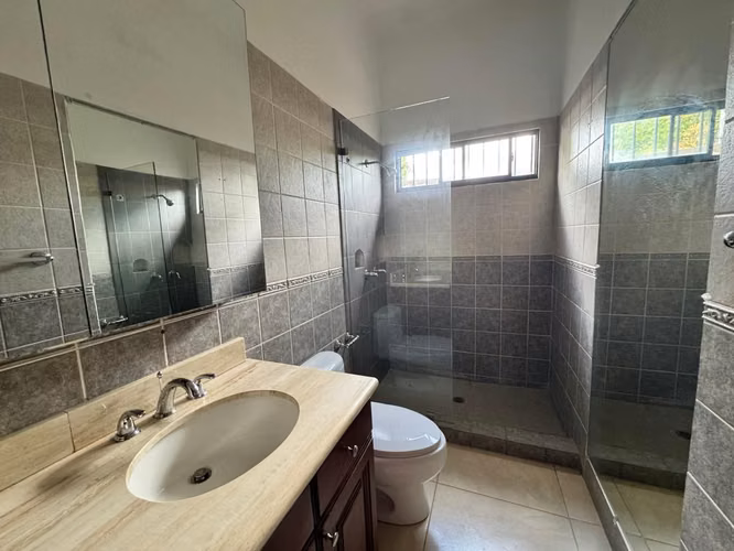 Casa en venta y alquiler en Santo Domingo