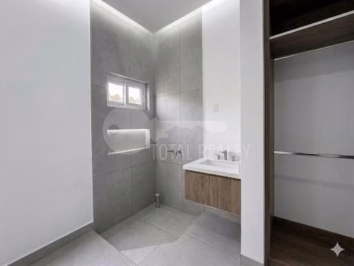 Excelente Casa en venta en Santo Domingo, Managua