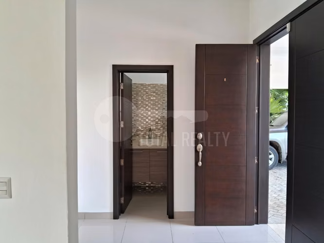 Atractiva Casa en venta o alquiler en Santo Domingo, Managua