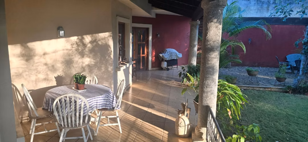 Venta de casa de 2 plantas en Carretera Sur