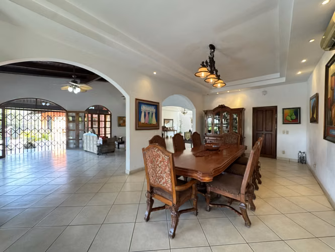 Venta de Casa en Las Colinas