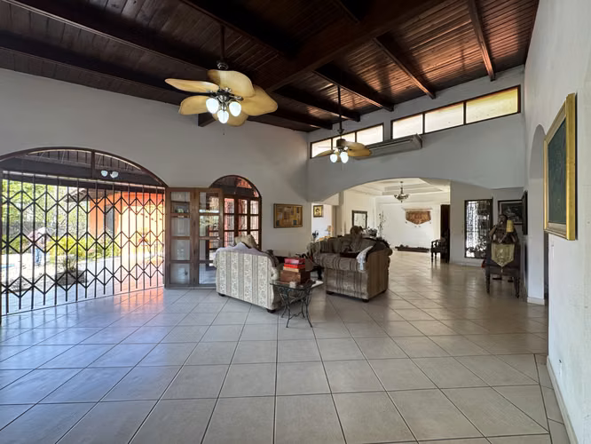 Venta de Casa en Las Colinas