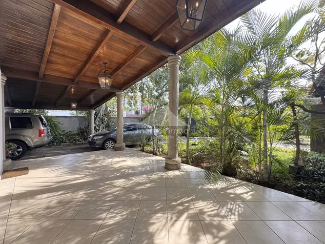 Casa en Venta Las Colinas, Managua