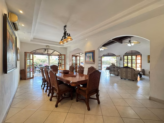 Casa en Venta Las Colinas, Managua