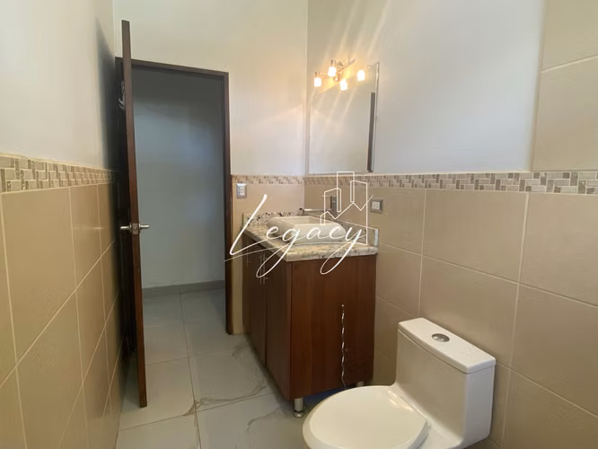 AG-Venta de casa moderna en Las Colinas